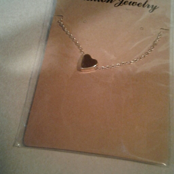 SALe🎉 New Gold Puffed Heart Necklace - Picture 4 of 4